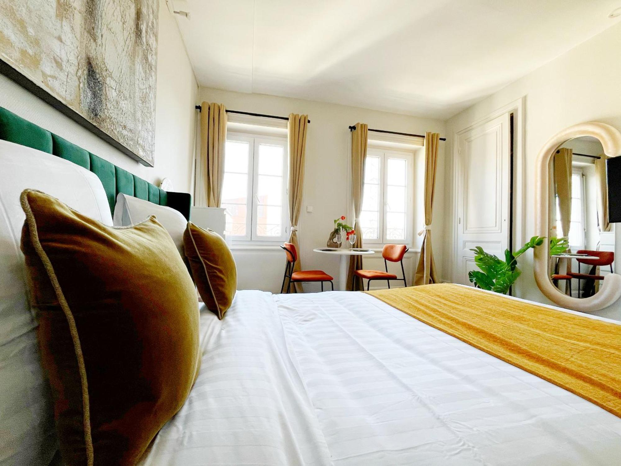Opium Apartment *