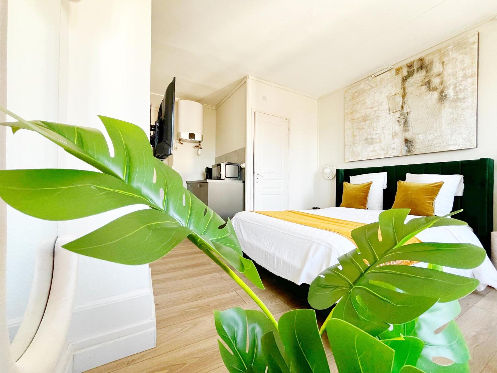 Opium Apartment *
